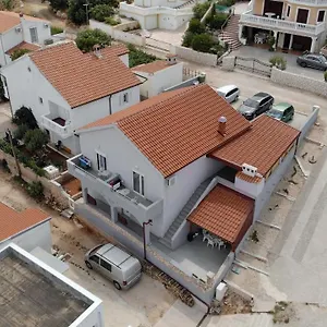 gavran-apartment-vinjerac.hotelinzadar.com/